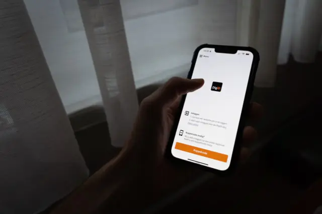 De digi d app op een smartphone